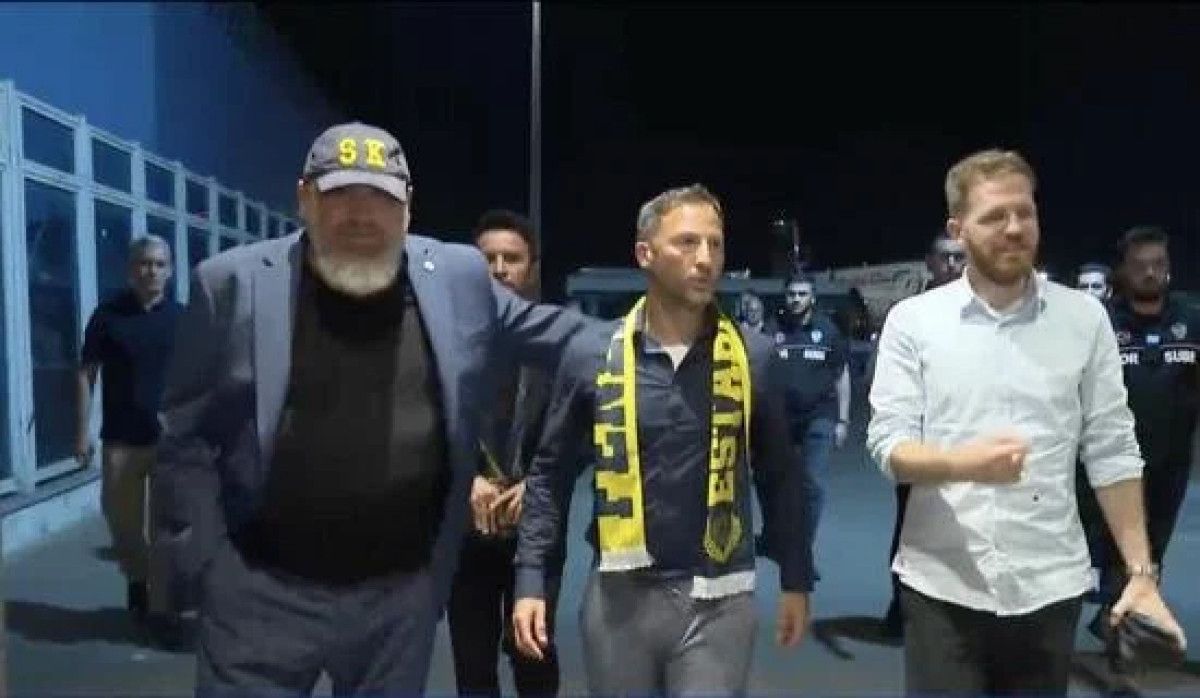 Fenerbahçe'nin anlaşmaya vardığı Domenico Tedesco, İstanbul'a geldi 1 fenerbahcenin anlasmaya vardigi domenico tedesco istanbula geldi 0 FykCj1KR