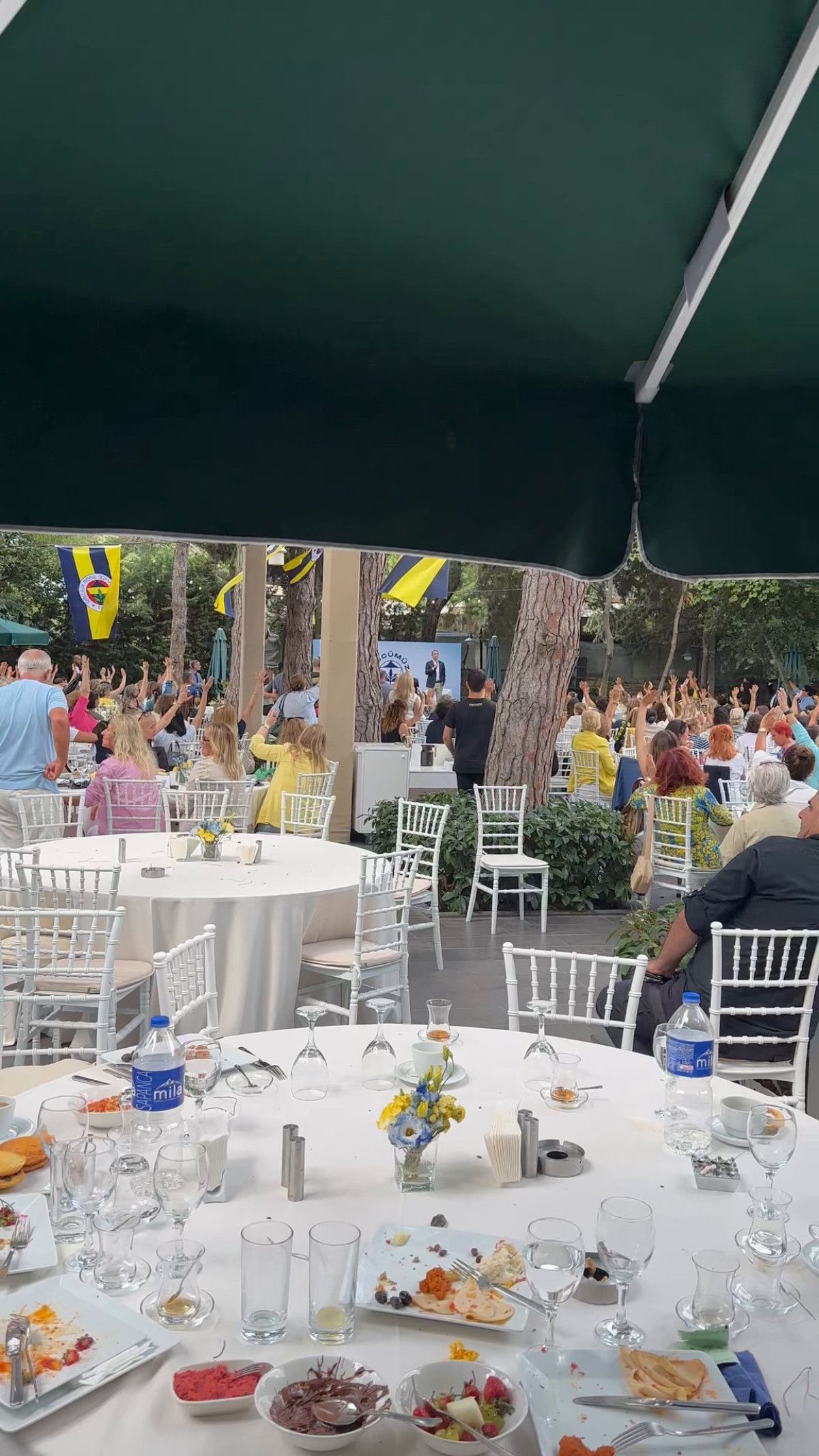 Fenerbahçe'nin üye etkinliğinde teknik direktör oylaması 2 fenerbahcenin uye etkinliginde teknik direktor oylamasi 1 wRtgWvCH