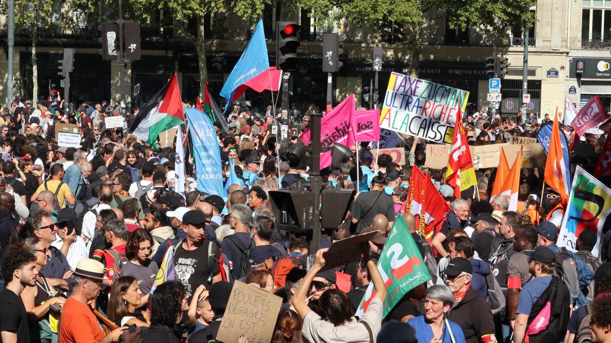 fransadaki protestolarin dozaji artiyor 110 kisi gozaltina alindi 0 TEmUefIN
