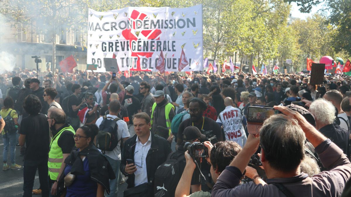 fransadaki protestolarin dozaji artiyor 110 kisi gozaltina alindi 3 mh2SJls5