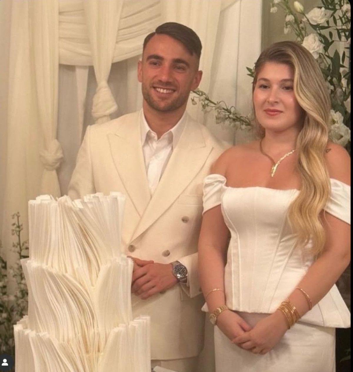 galatasarayli yunus akgunun nisan fotograflari karelerin altina fenerbahce esprileri yapildi 1