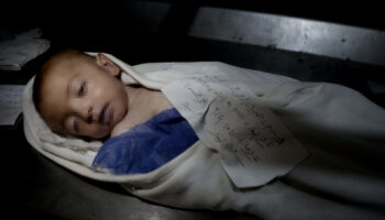 gazzede 2 bebek daha acliktan hayatini kaybetti mRlJ5A8L