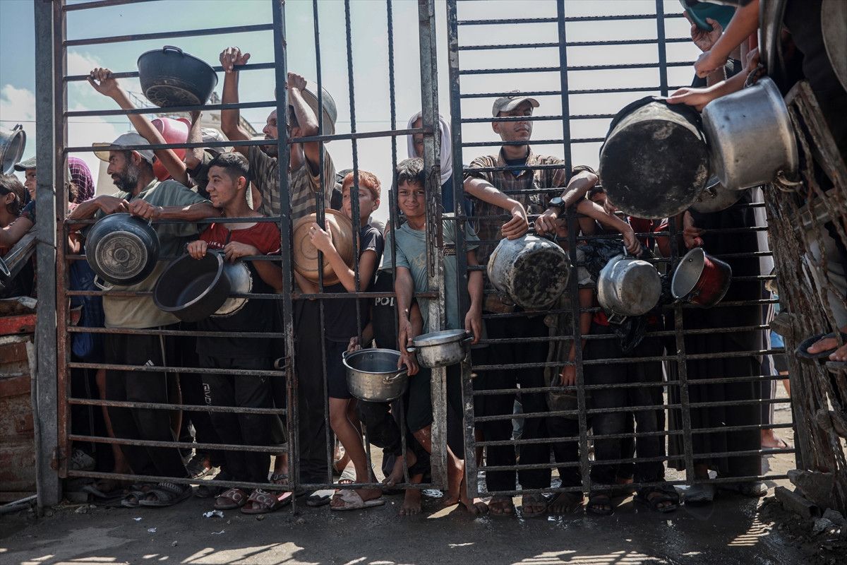 gazzede aclik filistinlilere yemek dagitildi 1 TTFs5u2F