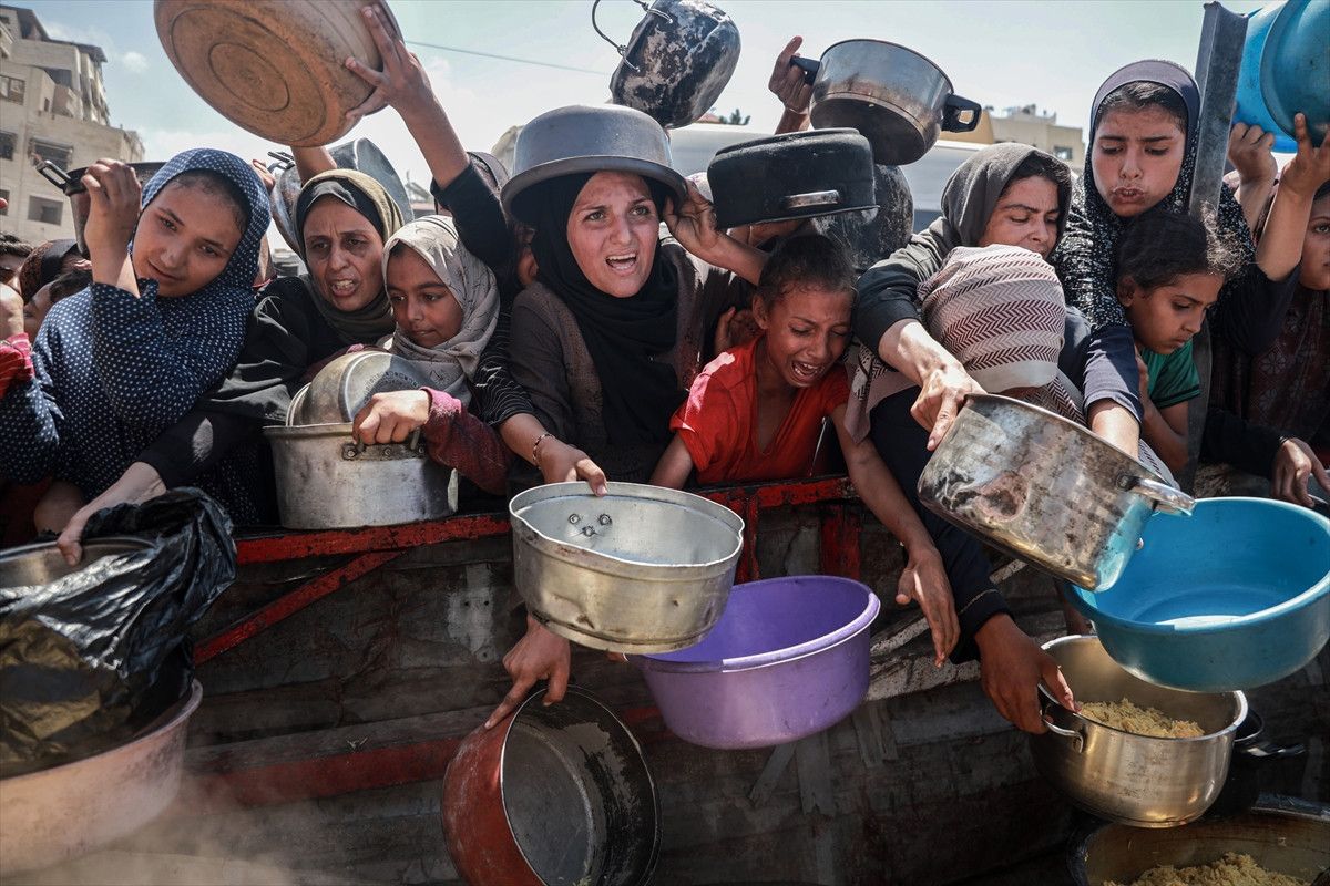 gazzede aclik filistinlilere yemek dagitildi 5 G1TC3664