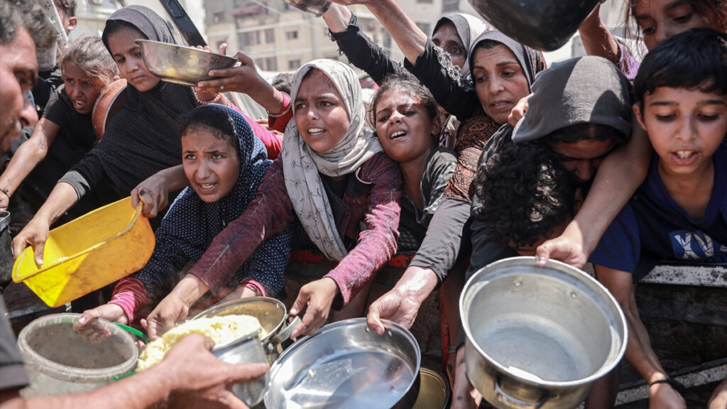 gazzede aclik filistinlilere yemek dagitildi aGqpXsq8