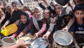 gazzede aclik filistinlilere yemek dagitildi aGqpXsq8