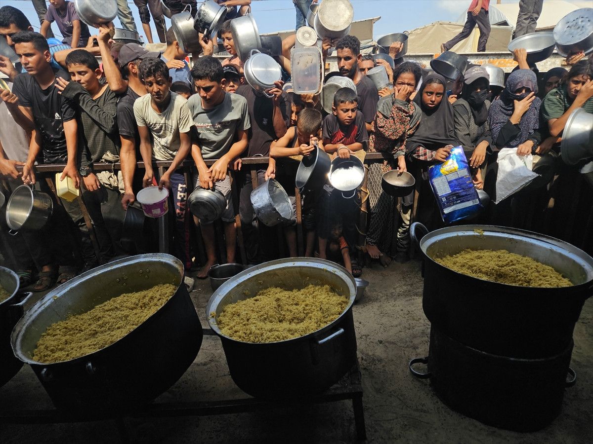 gazzede aclikla mucadele eden filistinlilere sicak yemek dagitildi 2 tZVjrBhZ