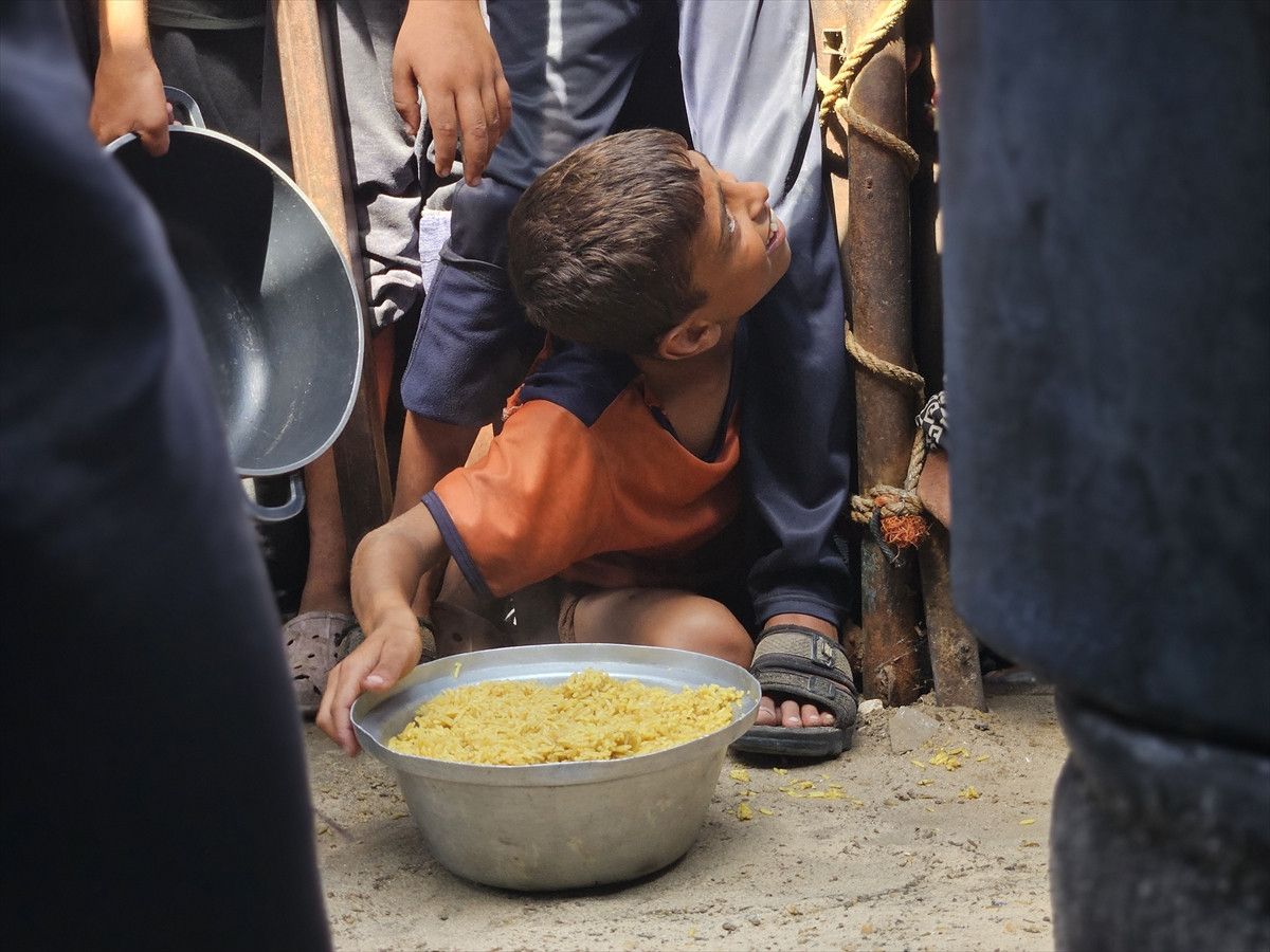 gazzede aclikla mucadele eden filistinlilere sicak yemek dagitildi 3 4V9Nmjpr