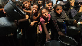 gazzede aclikla mucadele eden filistinlilere sicak yemek dagitildi NYYNlU9S