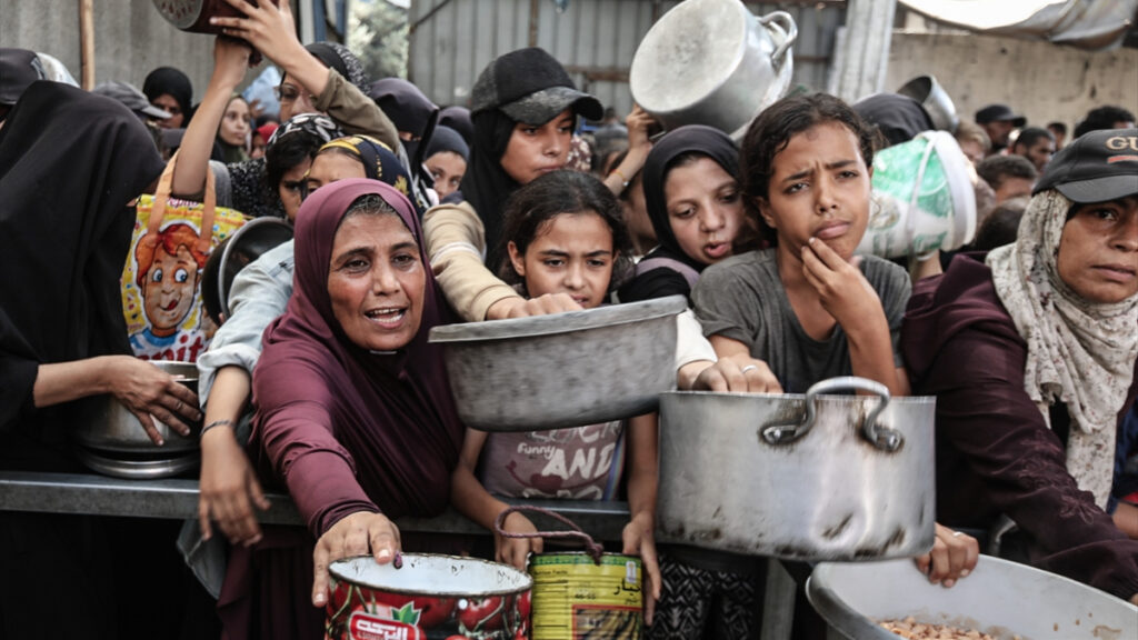 gazzede filistinlilere sicak yemek dagitildi pIHekMfS