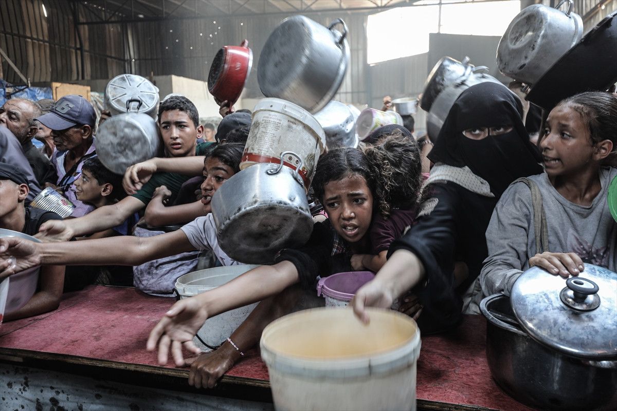 gazzede insanlik drami filistinlilere yemek dagitildi 1 BN3Z8Nkz