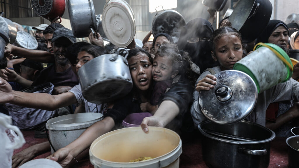 gazzede insanlik drami filistinlilere yemek dagitildi QeNBu9BZ