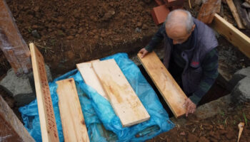 giresunda dogaya saygi gosteren yasli adam mezarini ahsaptan yaptirdi TNug1X1d