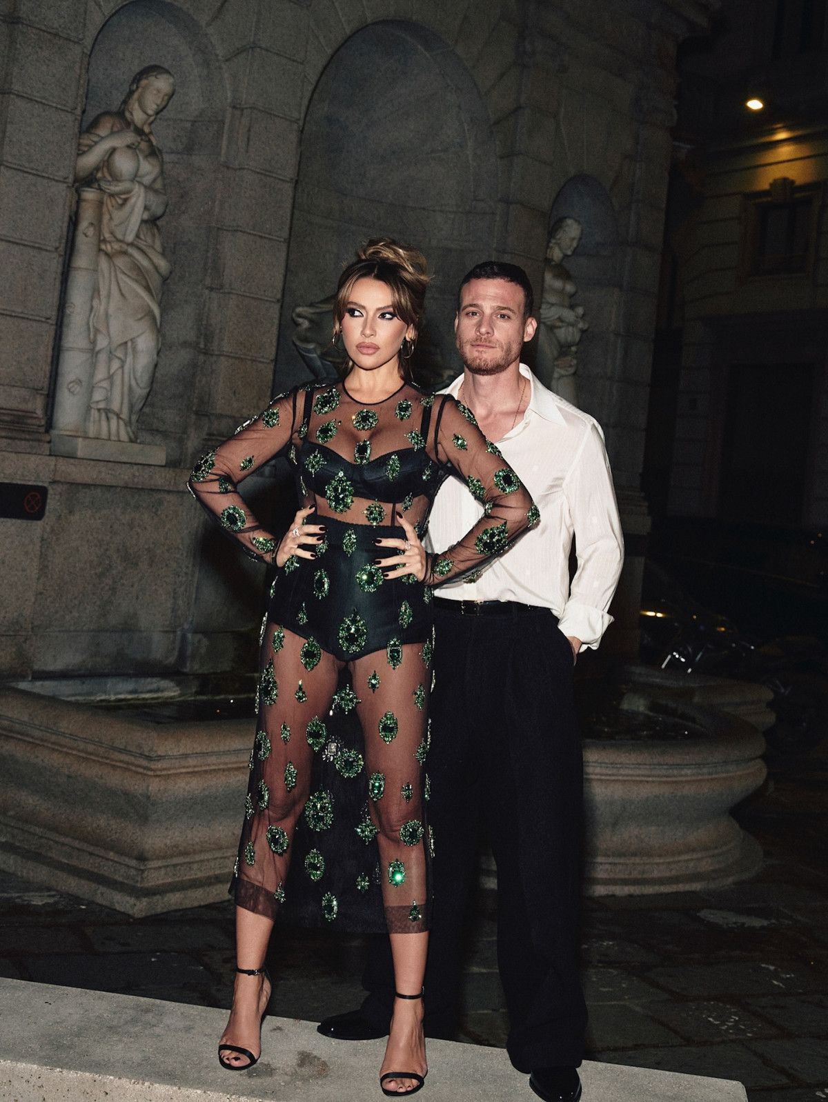 Hadise'den şeffaf seçim! Elbisesi gündem oldu 4 hadiseden seffaf secim elbisesi gundem oldu 3 8PL4FZP4