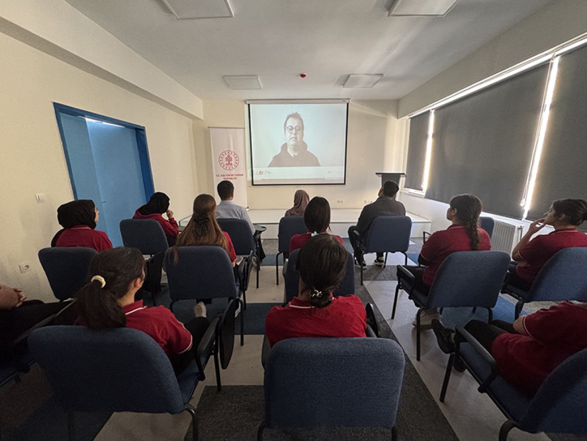 hakkaride iran sinirinda ogrenciler icin 15 bin kitaplik kutuphane acildi 0 gOgXQNKa