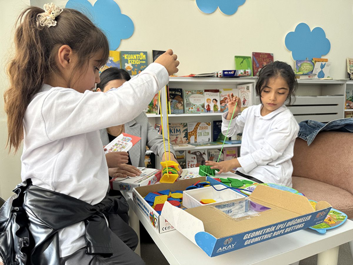 hakkaride iran sinirinda ogrenciler icin 15 bin kitaplik kutuphane acildi 2