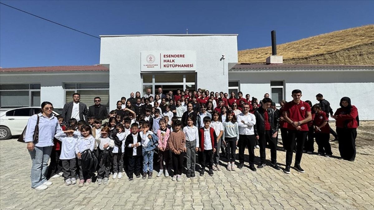 hakkaride iran sinirinda ogrenciler icin 15 bin kitaplik kutuphane acildi 5 VHBnVbPw