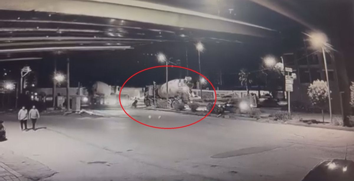 hatayda beton mikseri motosikleti ezdi surucu son anda kurtuldu 0