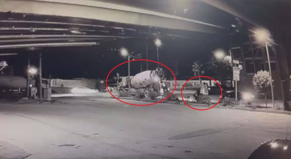 hatayda beton mikseri motosikleti ezdi surucu son anda kurtuldu 2 lyH71H5v