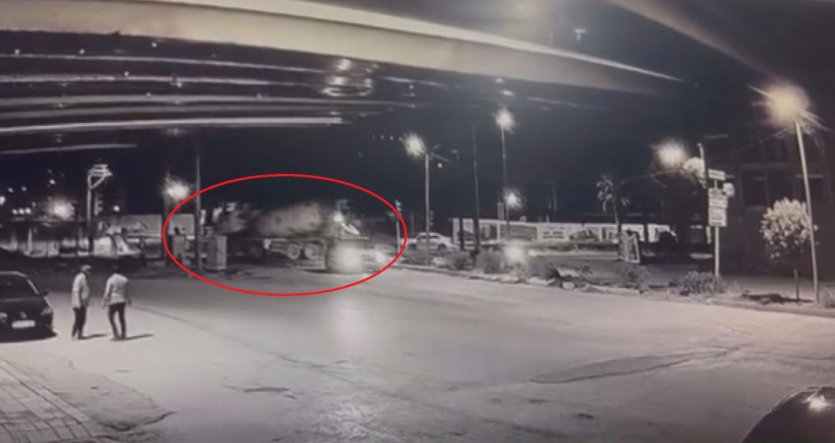 hatayda beton mikseri motosikleti ezdi surucu son anda kurtuldu 4 NXwMUCLw