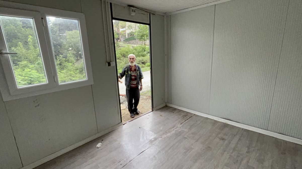 hatayda cadirda kalan yasli adam yeni yuvasina kavustu 2 gOU4GbH2