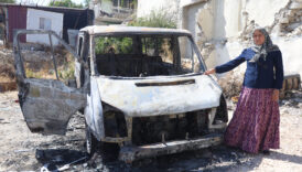 hatayda kanserden esini kaybetti ustune ekmek parasini kazandigi minibus yandi dYUpHbRR