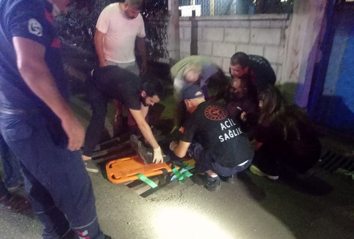 Hatay’da yürürken ayağı mazgala sıkıştı 2 hatayda yururken ayagi mazgala sikisti 1