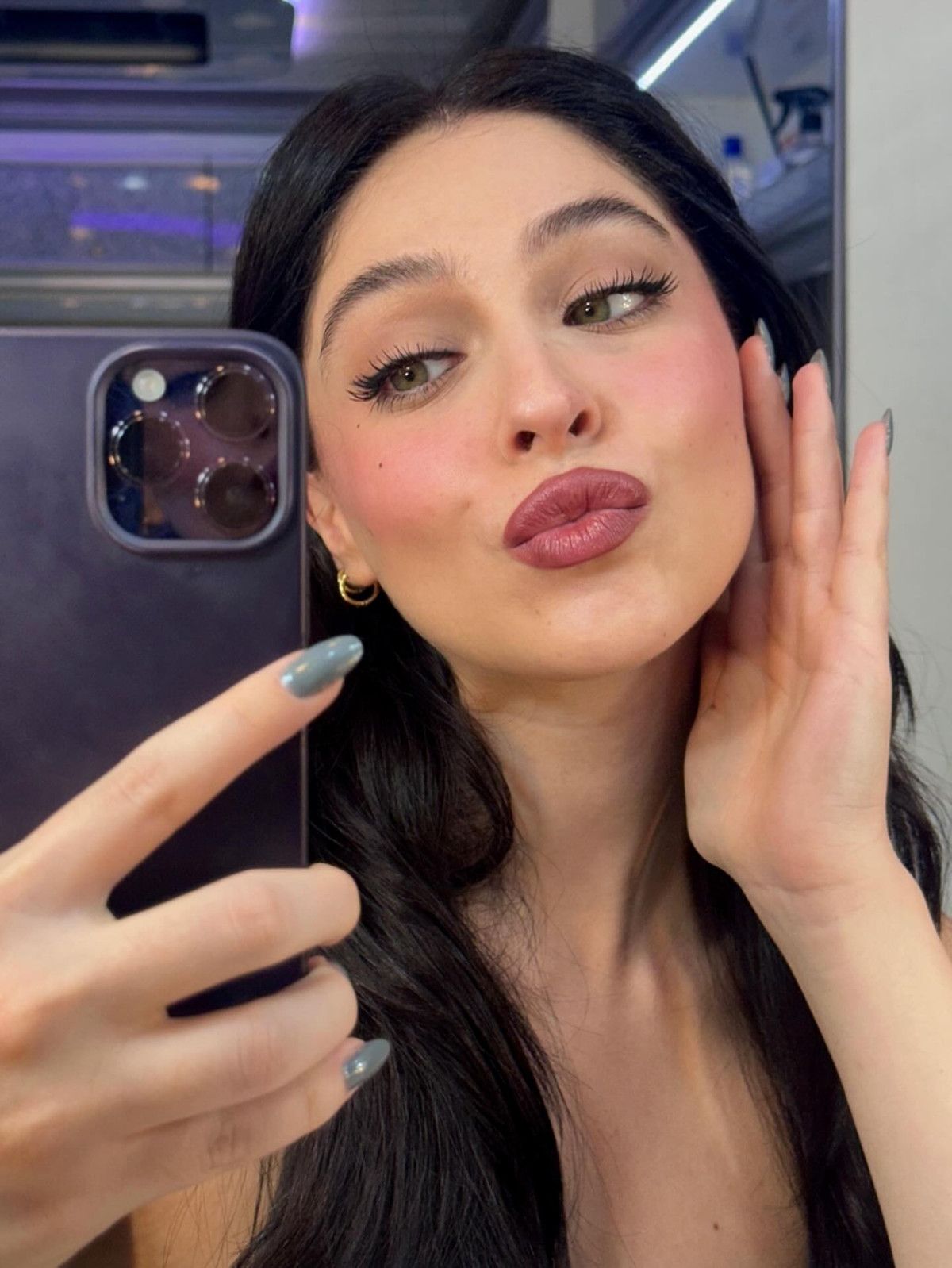 her yaptigi dikkat cekiyor cemre bayselin makyajina begeni yagdi 3 eVQfjjMa