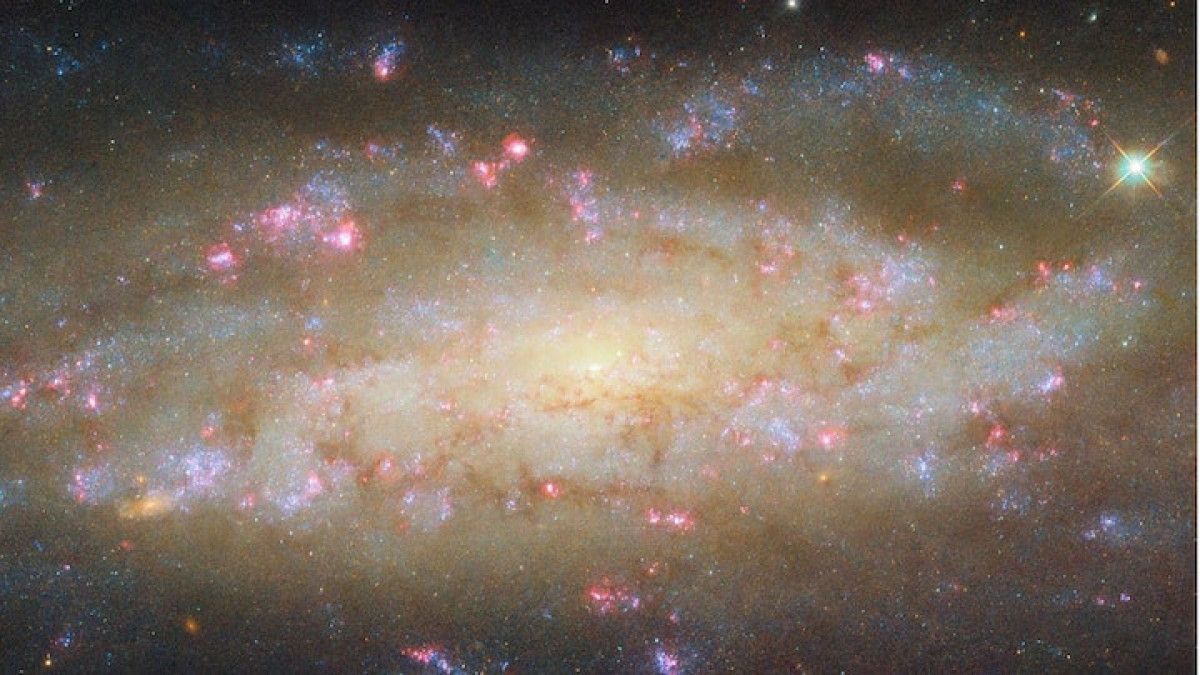 hubble teleskobu 51 milyon isik yili uzakliktaki bir sarmal galaksiyi goruntuledi 0 PVPrp5pb