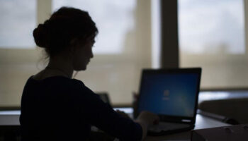 is yerinde sessiz gizlenme krizi profesyonel gorun is yapma yuksek maas al j6Cedg4L