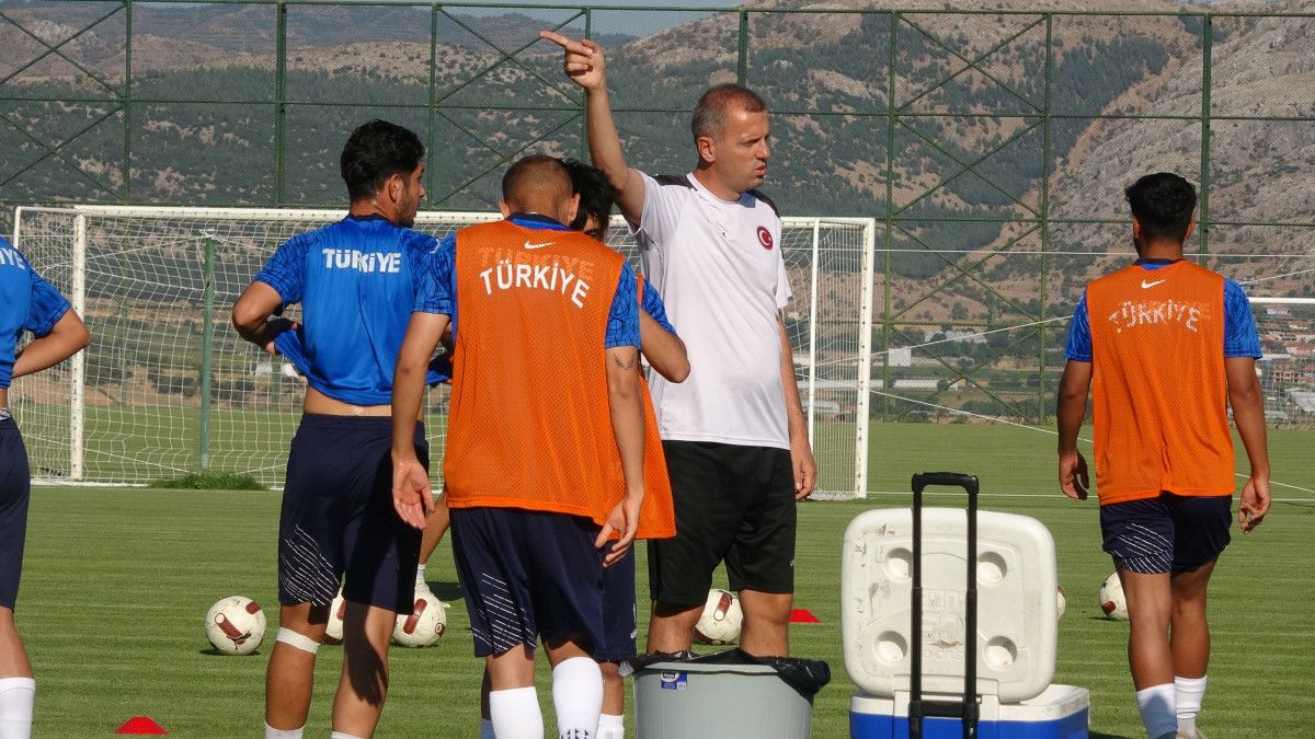 isitme engelli ailesinin sesi oldu ay yildizli formaya hizmet ediyor 3 blWTKYTY