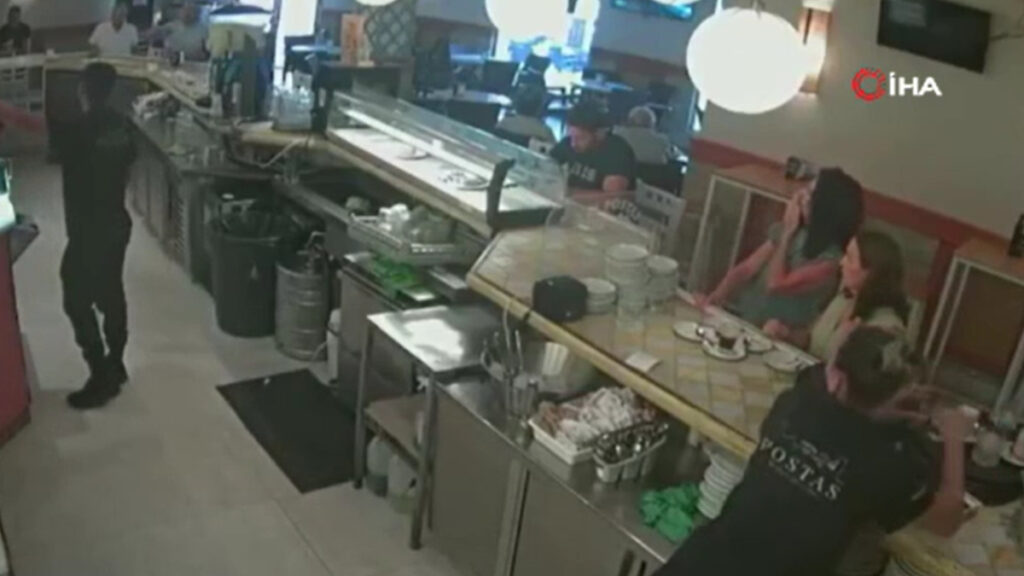 ispanyada ofkeli musteri mayonez bitti denilince restorani yakti n5CpOVM2