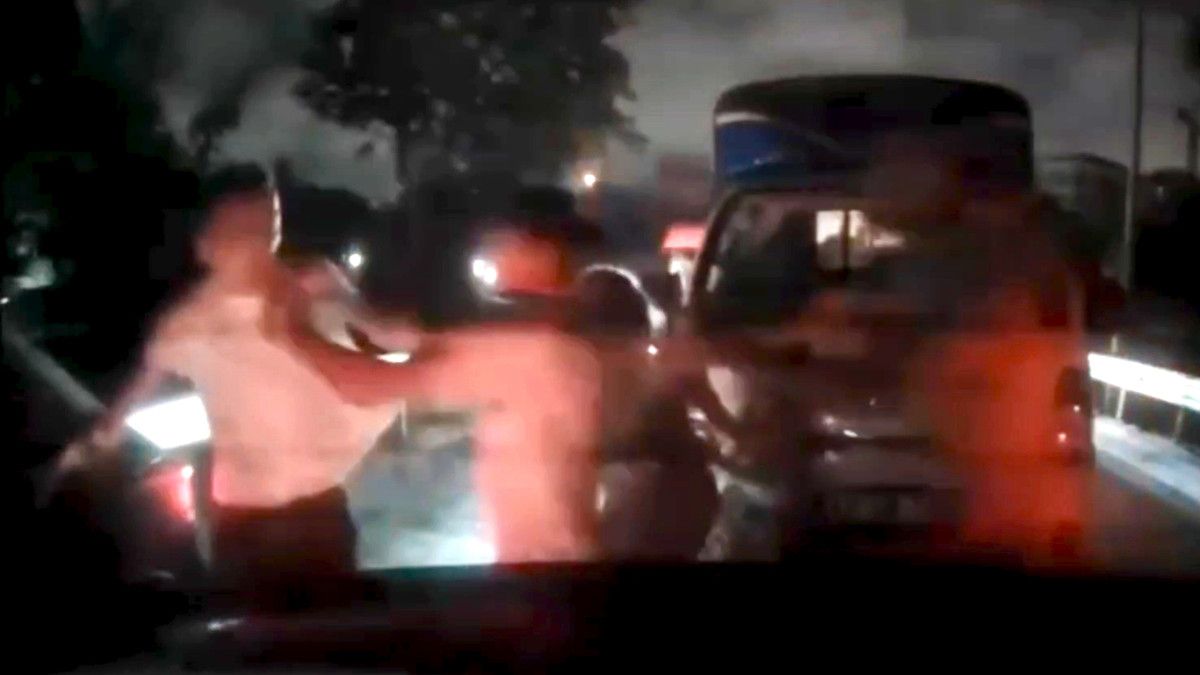 istanbul bayrampasada otomobil surucusunu darbeden supheliler yakalandi 2 eLPyer9w