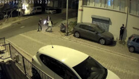 istanbulda 3 cocugun silahli sakasi kamerada arkadasinin ayagina ates etti sYgTLvcU