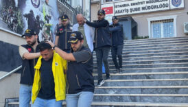 istanbulda 73 yasinda oto hirsizligindan tutuklandi polisin yardimiyla merdivenden indi LTLGmiBE