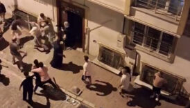 istanbulda cocuklarin kavgasinda ortalik karisti d5leRv6C