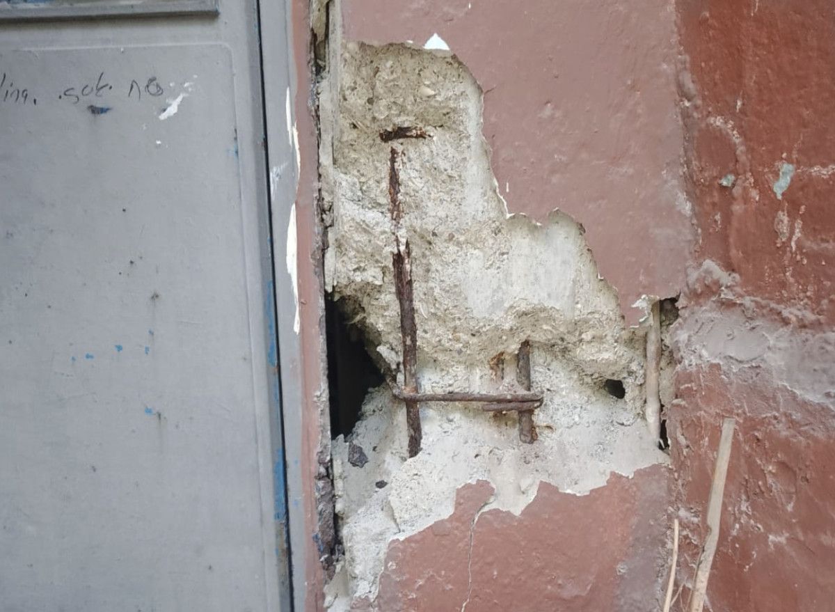 istanbulda curuk raporlu bina yikildi yanindaki gecekondu nedeniyle evleri yapilamiyor 2 UACFGdIj