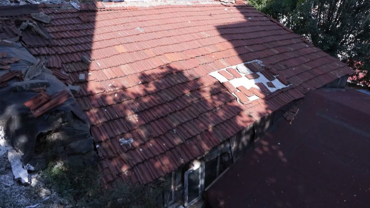 istanbulda curuk raporlu bina yikildi yanindaki gecekondu nedeniyle evleri yapilamiyor 3 hzXSNB4B