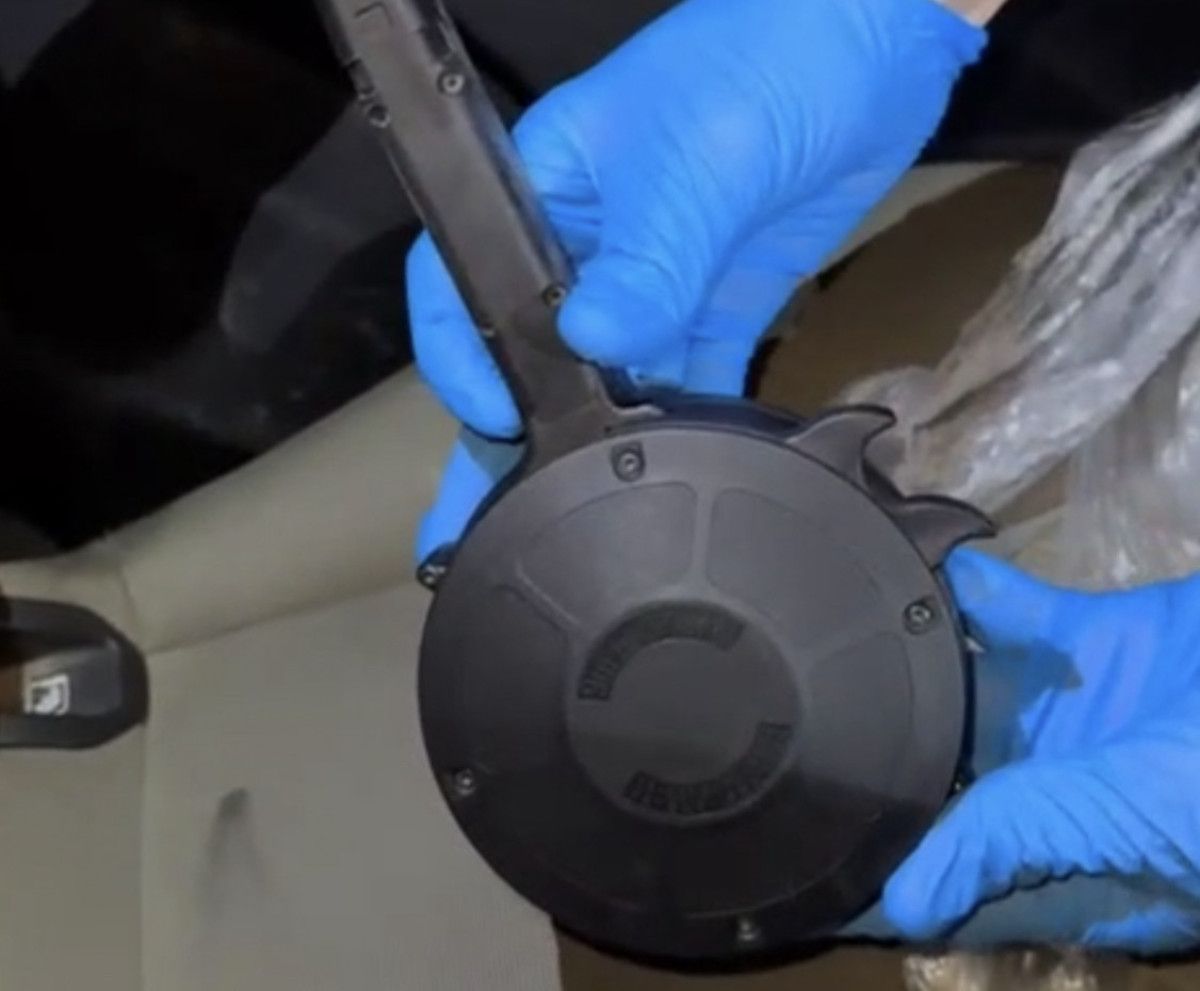 istanbulda durdurulan otomobildeki gizli bolmeden uyusturucu ve sarjor cikti 1 hs43hcA8