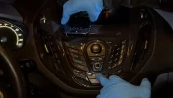 istanbulda durdurulan otomobildeki gizli bolmeden uyusturucu ve sarjor cikti TCiBlFUK