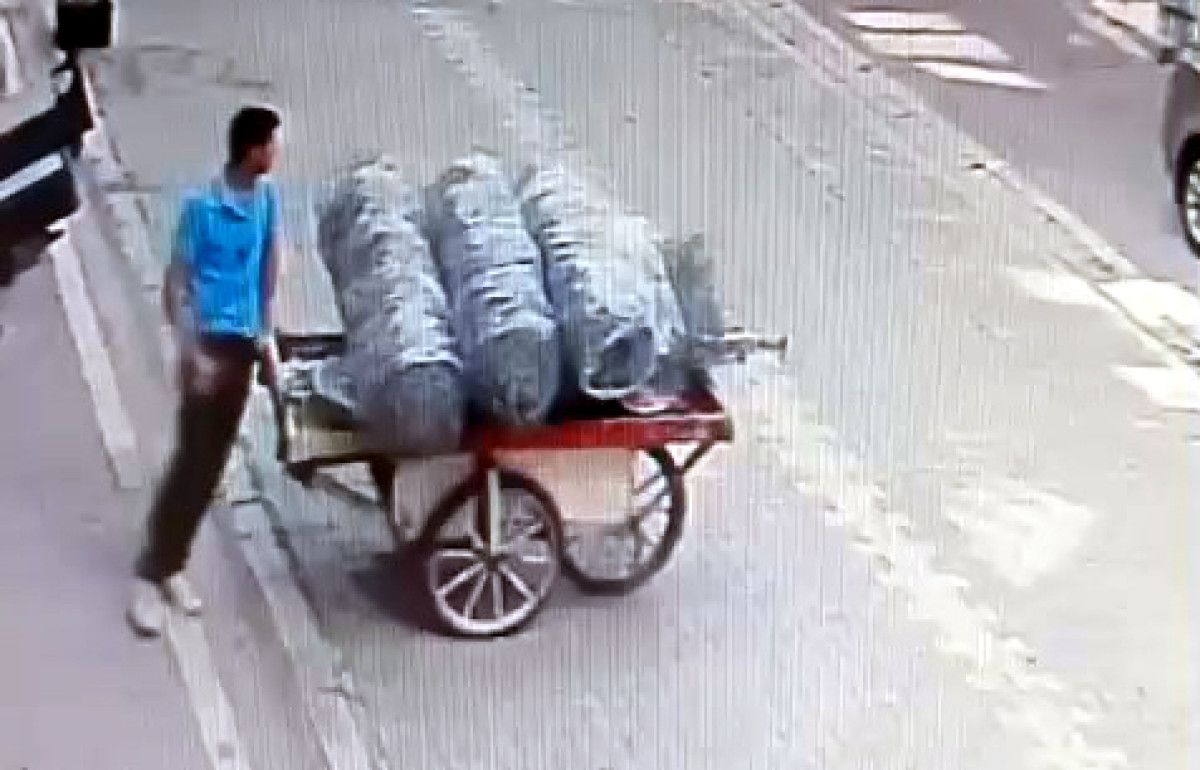 istanbulda el arabali hirsizlik kamerada 2 7VLpObkp