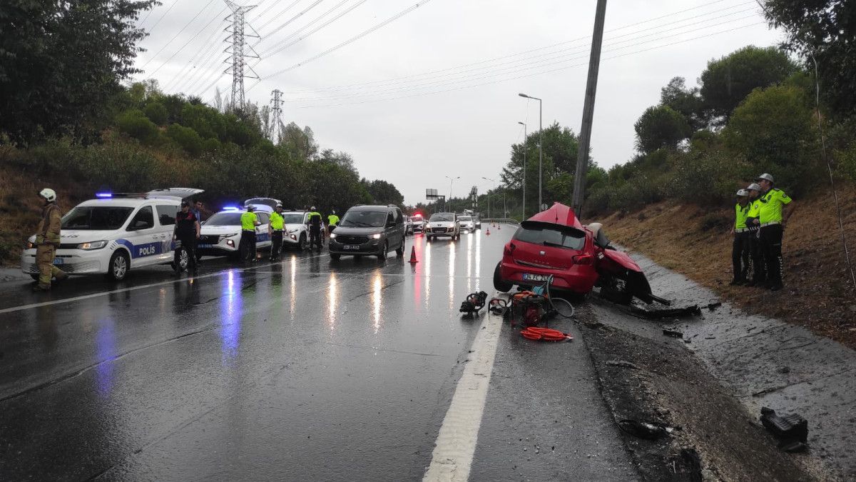istanbulda feci kaza hurdaya donen arac surucusu oldu 2 GViGDWWz