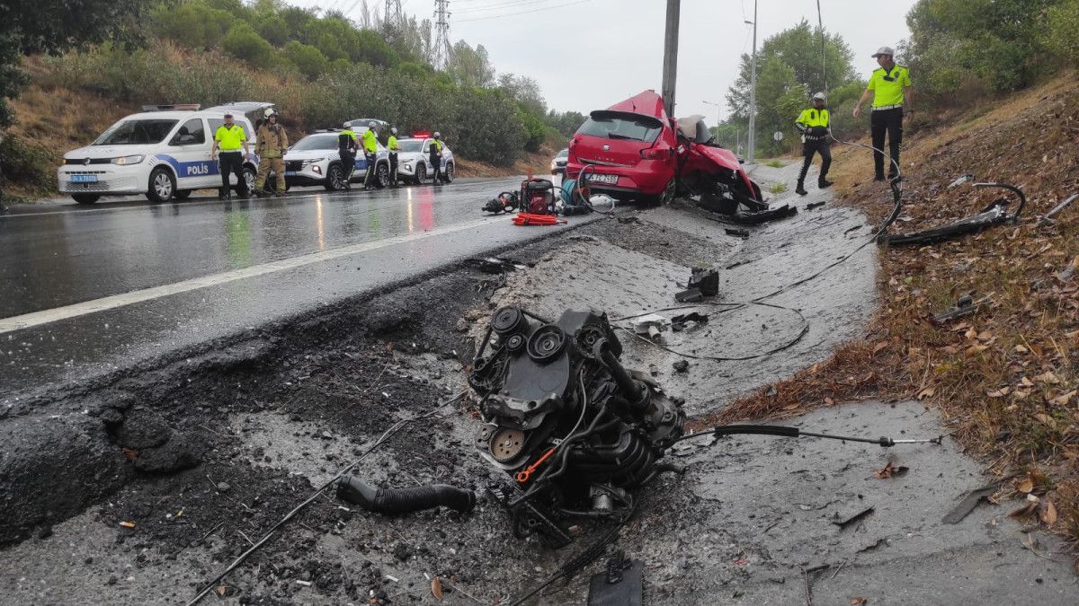 istanbulda feci kaza hurdaya donen arac surucusu oldu 3 jJEWOi7S