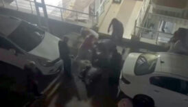 istanbulda kavga eden yabanci uyruklu sahislar polis sozunu duyunca kacti 2L2XAl1Y