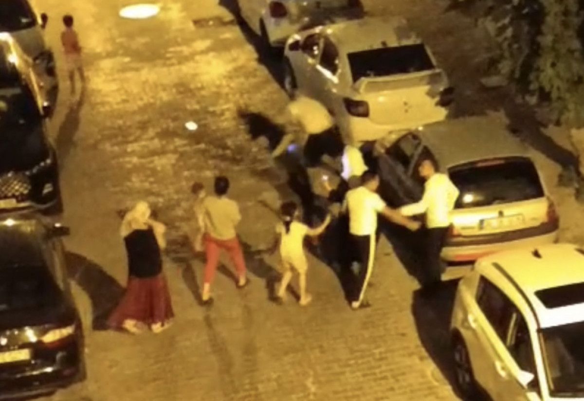 İstanbul'da komşuların park yeri kavgası kamerada 1 istanbulda komsularin park yeri kavgasi kamerada 0 uM4O41hz