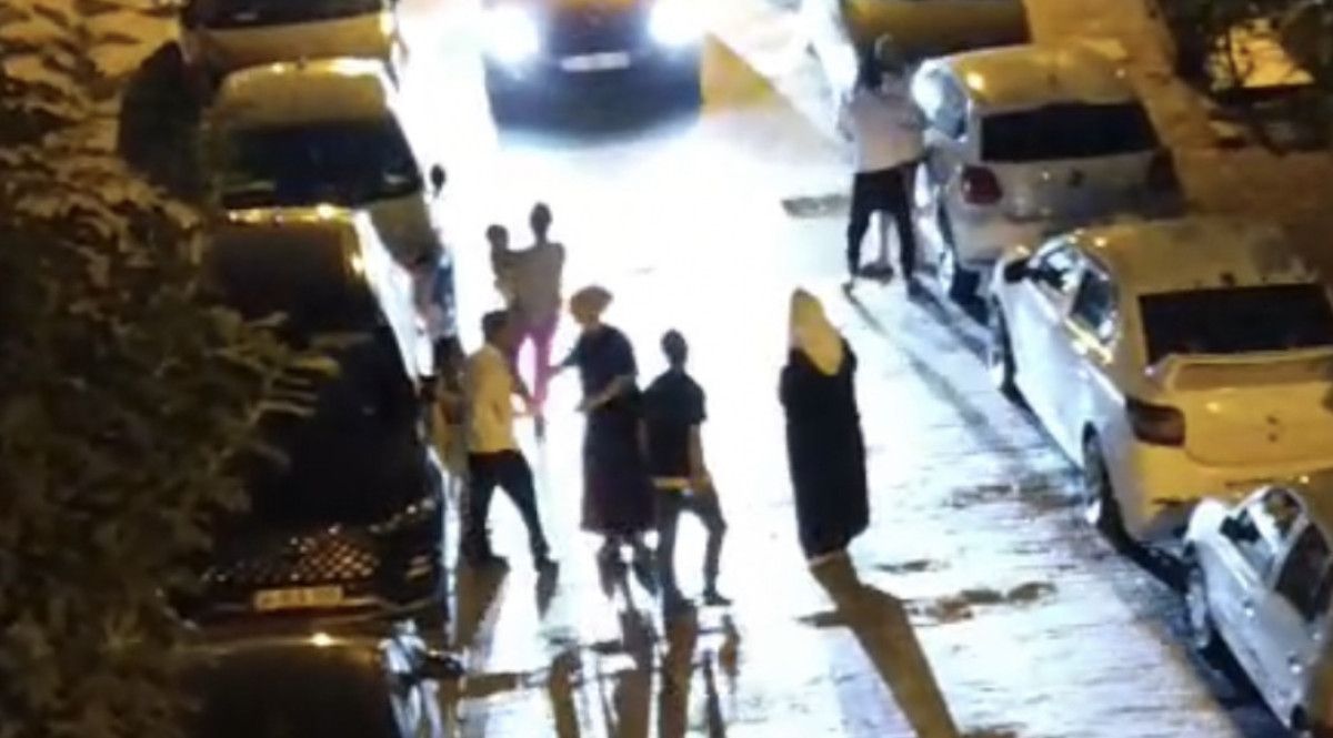 İstanbul'da komşuların park yeri kavgası kamerada 2 istanbulda komsularin park yeri kavgasi kamerada 1 2E3inpXW