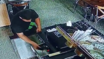 istanbulda restorandan icerisinde bin dolar ve 10 bin tl olan cuzdani caldi 8HwLBZ8S