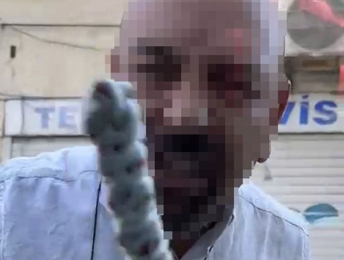 İstanbul'da yol verme tartışması: Araç içinden o anları kayda aldı 1 istanbulda yol verme tartismasi arac icinden o anlari kayda aldi 0 du97H8Lv