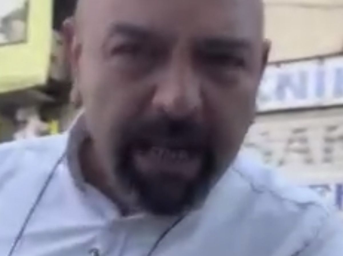 İstanbul'da yol verme tartışması: Araç içinden o anları kayda aldı 2 istanbulda yol verme tartismasi arac icinden o anlari kayda aldi 1 jMFch2rs