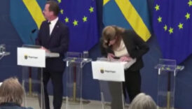 isvec saglik bakani basin toplantisinda fenalasti NgUpLH2c